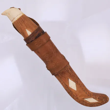 Kniv i trä, läder & horn, 22,5cm, signatur BJ