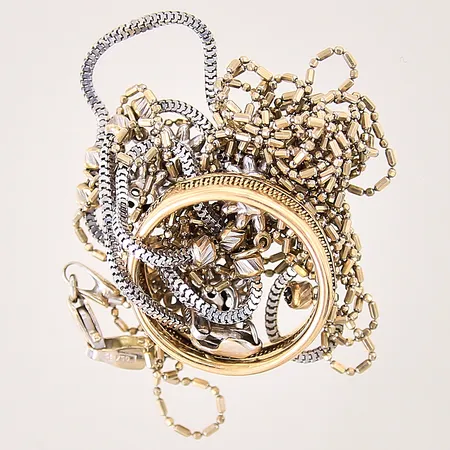 Diverse guld, av/defekt, skev, 18K Vikt: 15 g