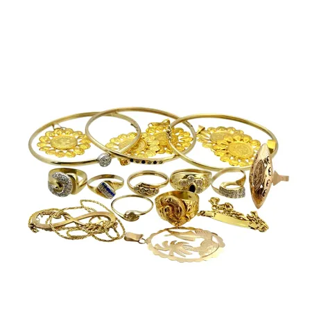 Diverse smycken, 8-21K guld, 8K = 6,4g, 14K = bruttovikt 35,4g (integrerat hänge evighetstecken i förgyllt silver), ring 21K = 5,6g, defekter, ojämnheter förekommer,