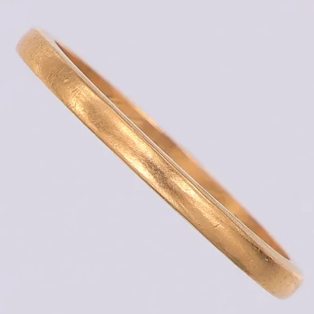 Ring, slät, stl 19½, gravyr, 18K Vikt: 3,1 g