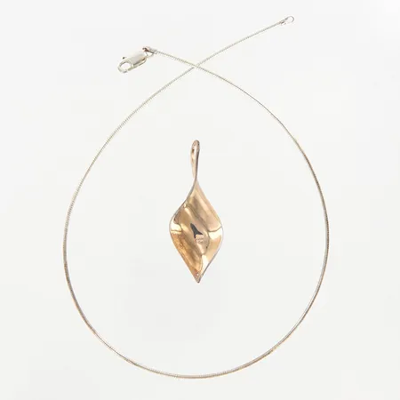 Collier halvstelt 44cm, bredd: 1mm, hänge 58mm, bredd: 21mm, GHA silver 925/1000 Vikt: 14,4 g