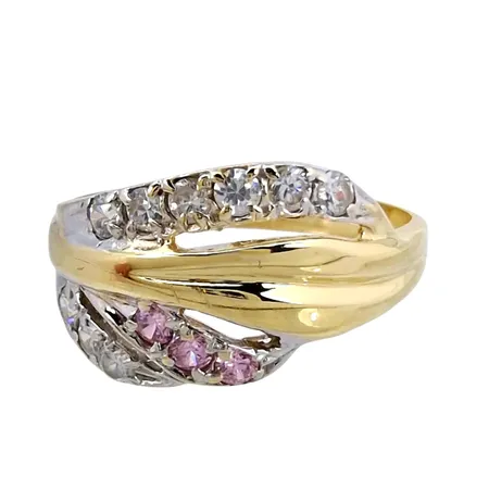 Ring, 14K guld, vita och rosa stenar, Ø17¾ mm, bredd 2,5 - 10 mm, stenar utan anmärkning Vikt: 2,8 g