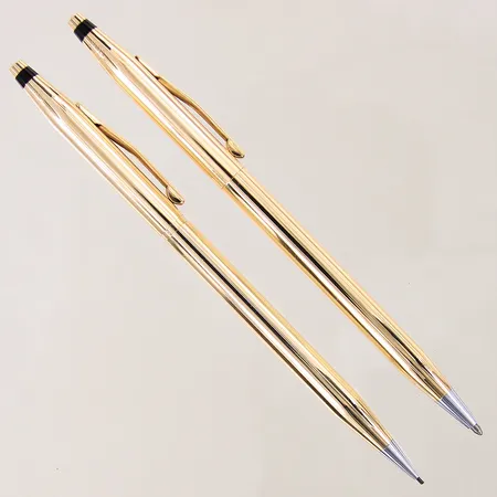 Pennor, två stycken, 14K guld samt stål, kulspetspenna samt blyerts, originaletui, dustbag, manual, ytterkartong med slitage, lätt bruksslitage, bruttovikt: 43g