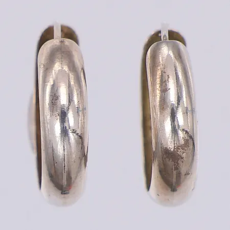 Ett par örhängen, 16mm, bredd 4mm, 830/1000 silver Vikt: 0,7 g