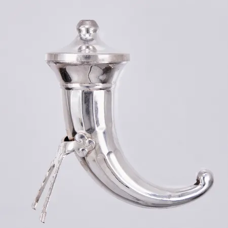 Ett par ljusstakar, vallhorn, höjd: 6,5cm bredd: ca 58mm, Ceson Guldvaru Ab år 1968, 830/1000, silver Vikt: 34,3 g