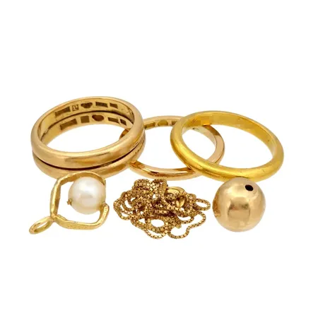 Diverse smycken, 14K guld - vikt 1,3g, 18K guld - bruttovikt 18,9g, 23K guld - vikt 6,9g, defekter, slitage, gravyrer