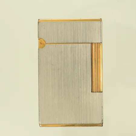 Tändare, ST Dupont, serienr: 83IHR68, höjd 62mm, fungerar vid test, kommer med etui och manual Vikt: 0 g