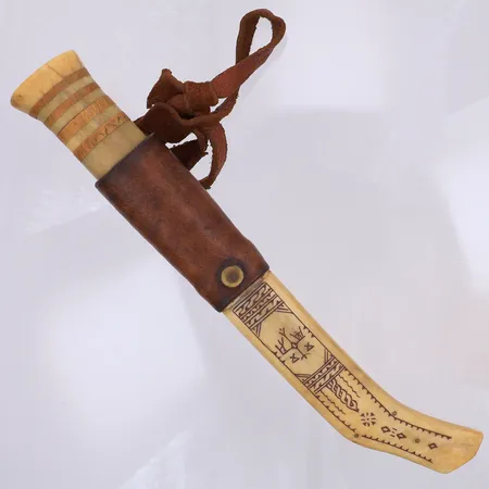 Halvhornskniv, signerad AJ, horn, läder & trä, 23cm, slarvig finnish på själva kniven