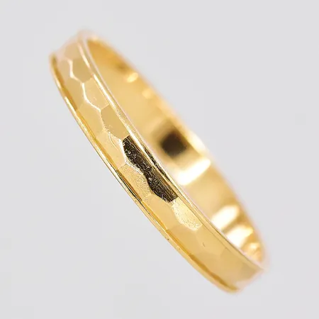 Ring, stl 19, bredd 3mm, personlig gravyr, 18K Vikt: 2,3 g