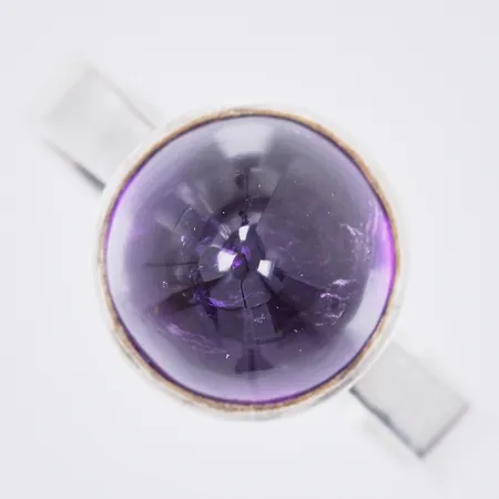 Ring med lila sten, stl: 17½, bredd: ca 4-10mm, BEH Bengt Hallberg Guldsmeds AB år 1964, 830/1000, silver Vikt: 4,9 g