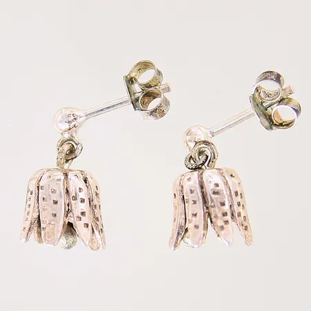 Ett par örhängen med dekor, Ø9mm, silver 830/1000 Vikt: 2,9 g