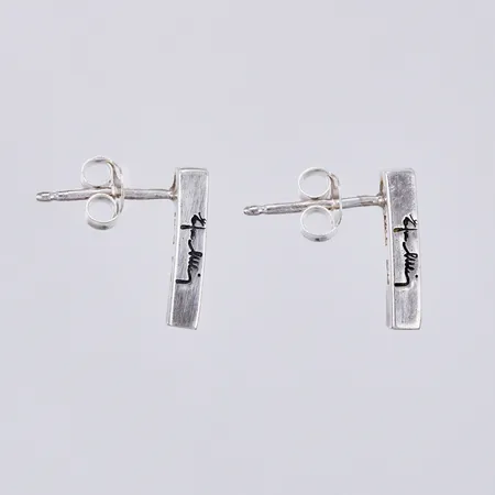 Ett par örhängen, Efva Attling, längd ca 1,2cm, bredd ca 2mm, 925/1000 silver  Vikt: 1,6 g