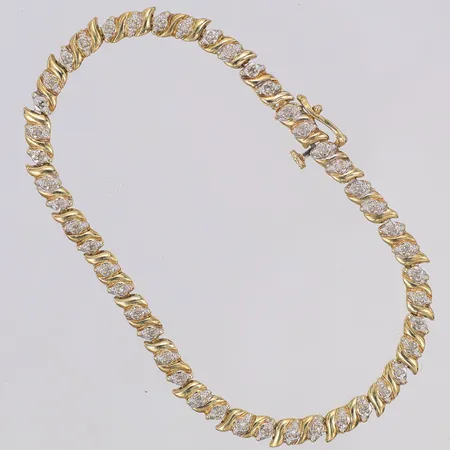 Armband, diamanter 46 x ca 0,005ct, 18,2cm, bredd 4mm, 10K Vikt: 6,1 g