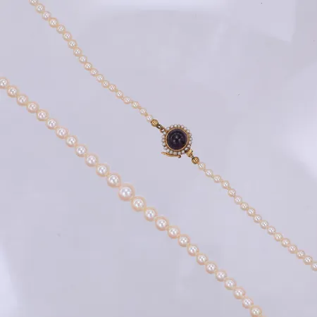 Pärlcollier, 45cm, odlade sötvattenpärlor Ø3-6mm, ametist/orientaliska pärlor i lås 11mm, Stigbert för Engelbert år 1973, 18K Vikt: 0 g