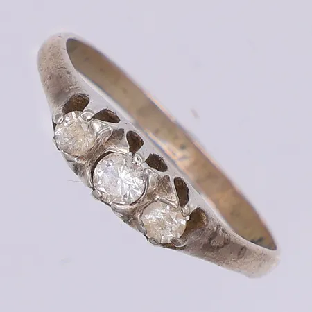 Ring, vita stenar, stl 16½, 830/1000 silver Vikt: 1,4 g