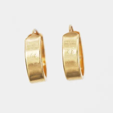 Ett par örhängen, creoler, Ø14mm, bredd: 4mm, GFAB, bruksslitage, 18K guld. Vikt: 1 g