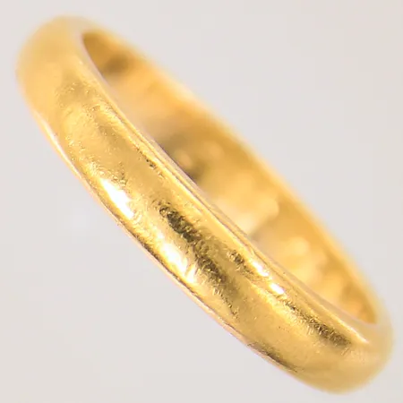 Ring, slät, stl 19¼, bredd 4mm, gravyr, 23K Vikt: 6,9 g