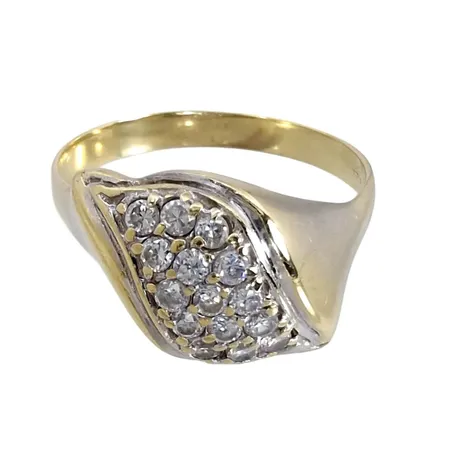 Ring, 14K guld, vita stenar, Ø18¾ mm, bredd 2,5 - 10 mm, stenar utan anmärkning Vikt: 3,7 g