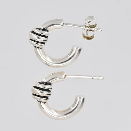 Ett par örhängen, Ø 13,5mm, en stopp saknas, silver 925/1000 Vikt: 4,7 g