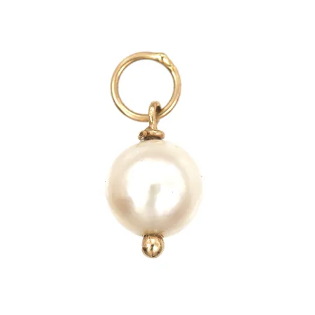 Hänge med odlad pärla ca Ø7mm, längd 15mm inklusive ögla, 18K  Vikt: 0,6 g