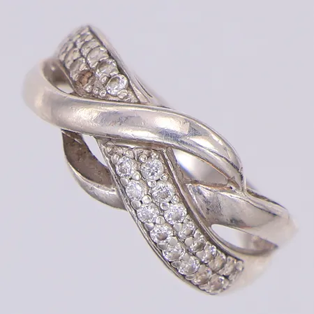 Ring, vita stenar, stl 16, saknar en sten, 925/1000 silver Vikt: 2,9 g