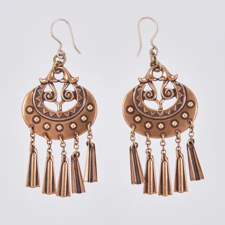 Ett par örhängen Kalevala Mångudinnan, längd ca 5cm, bredd ca 28mm, Brons