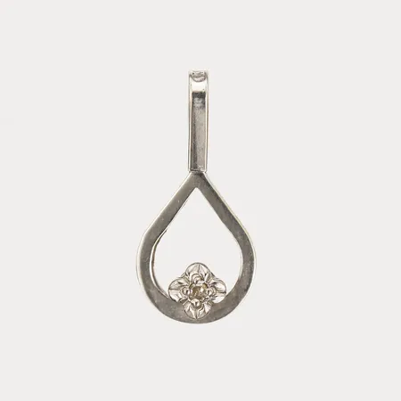 Hänge med diamant ca 0,005ct, längd 16mm inklusive ögla, bredd 7mm, vitguld, 18K Vikt: 0,4 g