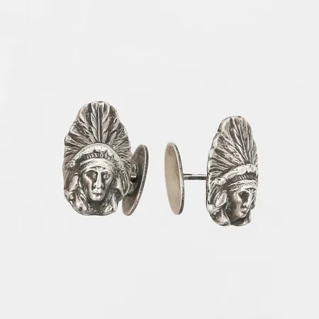 Ett par manschettknappar, G Kaplan Ge-Kå-Smycken, Stockholm, 1947, ca 30x18mm, bruksslitage, silver. Vikt: 24,6 g