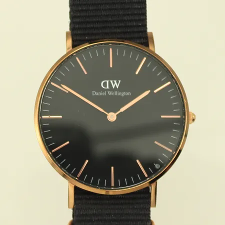 Herrur, Daniel Wellington classic G36R05, serienummer 07130143621, svart tygband, Ø 35mm, batteribyte krävs Vikt: 0 g