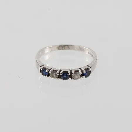 Ring med stenar, stl 16¾mm, ojämn form, silver 835/1000 Vikt: 1,6 g