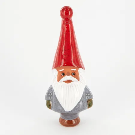 Figurin, Tomte, design Rolf Berg, Torshälla Sweden, höjd ca 20cm, etikettmärkt, tillverkningsdefekt, botten ej plan, spricka på luvan