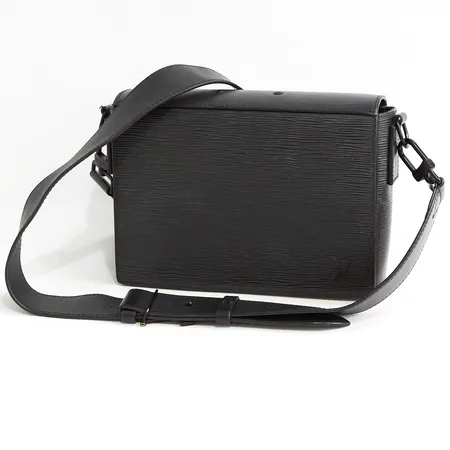 Väska Louis Vuitton, Box Messenger, mått ca 25 x 17,5 x 6cm, Epi-läder, avtagbar axelrem, dustbag, box, med chip, bruksslitage, slitage på beslag och rem.