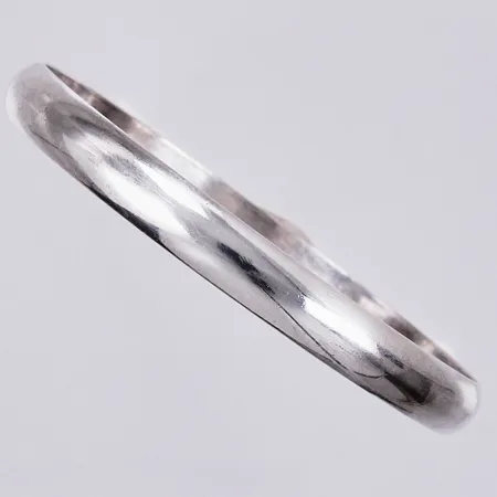 Armring Ø 65mm, bredd ca 8mm, WJS, 925/1000 silver Vikt: 27,8 g
