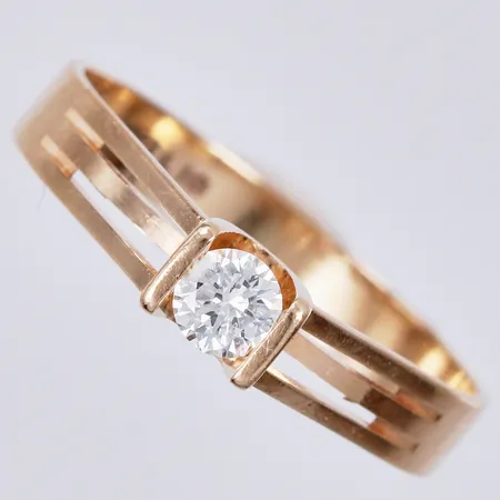 Ring med diamant ca 1x0,20ct, stl: 17½, bredd: ca 3mm, GFAB, 18K Vikt: 2,1 g