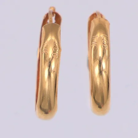 Ett par örhängen, 18mm, bredd 3mm, Carlsén, 18K Vikt: 0,8 g