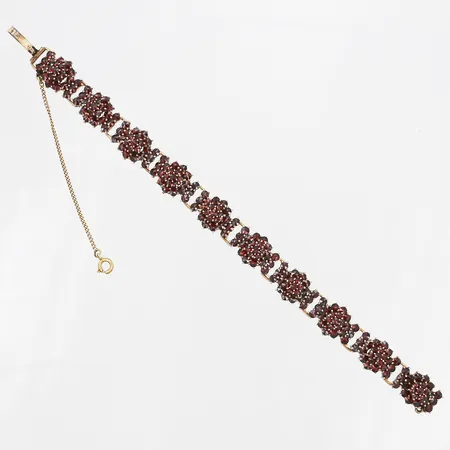 Armband med granater, längd 18cm, bredd 12mm, gulmetall Vikt: 21 g
