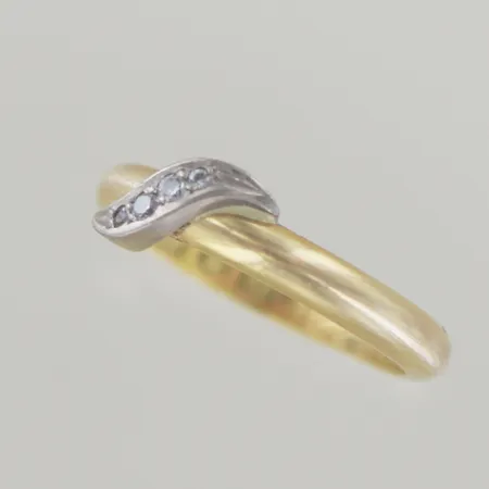 Ring med stenar, Ø 18½ mm, graverad, 18K Vikt: 5,2 g