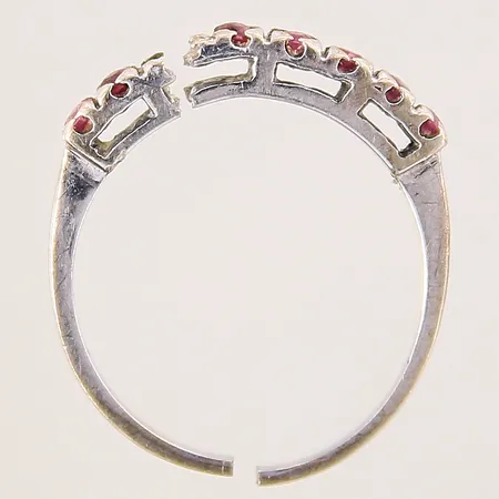 Ring med stenar, en sten saknas, av/defekt, ostämplad, vitguld, 18K Vikt: 1,3 g