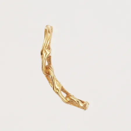 Del av örhänge, Bismarck, längd: 14mm, bredd 5mm, defekt, 18K guld. Vikt: 0,6 g