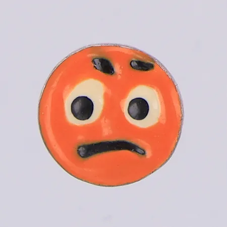 Örhänge, udda, arg smiley, 10mm, 925/1000 silver Vikt: 0,9 g