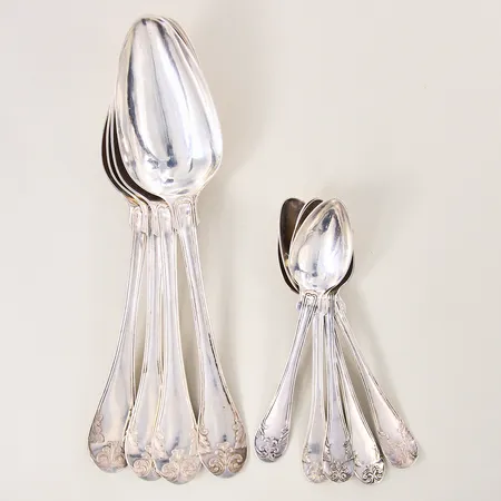 Skedar, nio stycken, diverse modeller, längd 14-22cm, gravyrer, silver 830/1000 Vikt: 276,2 g