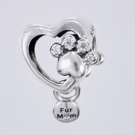 Berlock med vita stenar "Fur Mom", längd 1,3cm, bredd ca 11mm, Pandora, 925/1000 silver  Vikt: 2,2 g
