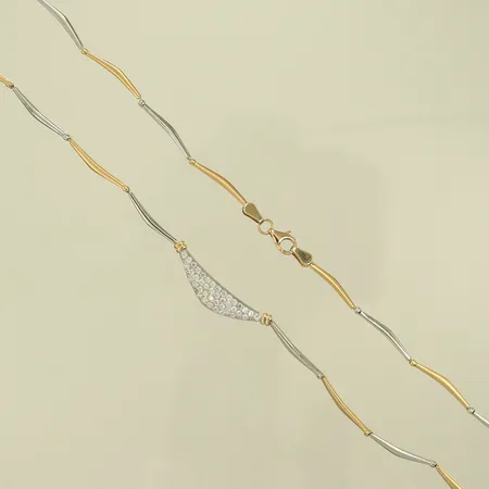 Halscollier med vita stenar, längd 43,5cm, bredd 2-10mm, 14K, 8,7g Vikt: 8,7 g