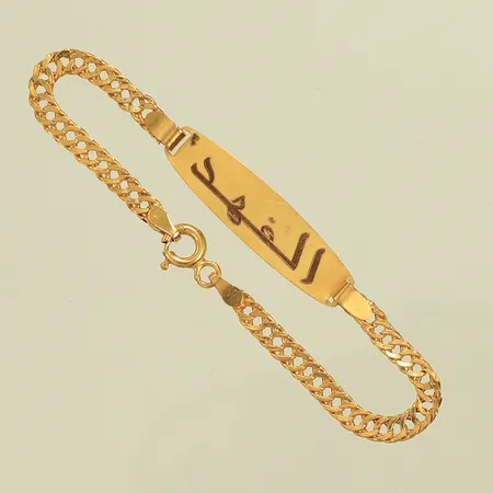 Armband, graverad platta, längd ca 12,5cm, bredd 3-6mm, 21K, 1,6g Vikt: 1,6 g