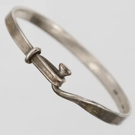 Stelt armband, Vivianna Torun Bülow-Hübe, Georg Jensen, nr 204, mått ca 50x60mm, bredd 6mm, repor, 925/1000 silver Vikt: 15,7 g