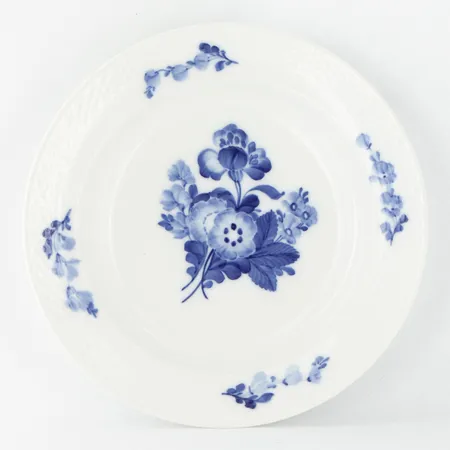 Tallrik, djup, Blå Blomster, Royal Copenhagen,  Ø 19,5cm, nr 8188, första sortering, ett litet nagg Vikt: 0 g