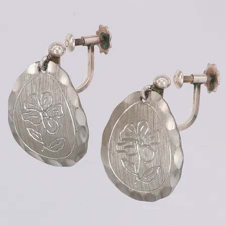 Ett par örhängen, blommor, 25mm, skruvfattning i silver, tenn