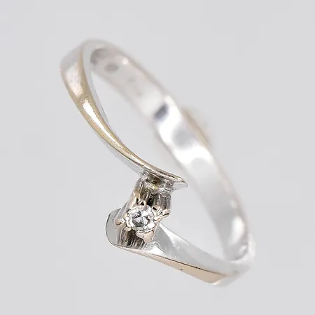 Ring vitguld, diamant ca 0,02ct, stl 18, 18K Vikt: 2,6 g