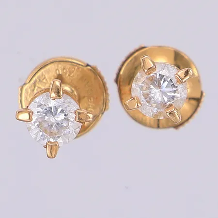 Ett par örhängen, vita stenar, 5mm, 18K Vikt: 2,5 g