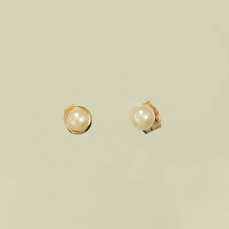 Udda örhängen med pärlor, 18K, 0,4g Vikt: 0,4 g